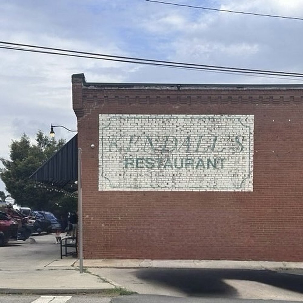 Kendall's Restaurant - Side view of restaurant - American Near Me - Noble, Oklahoma