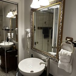 Blue Mountain Mist Country Inn - Our Sugarlands bathroom.