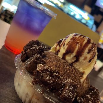SnowBean - Brownie w shaved ice was odd but the lemonade was cool. - Coffee & Tea Near Me - Orlando, Florida