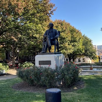 Washington Monument and Mount Vernon Place - Landmarks & Historical Buildings Near Me - Baltimore, Maryland