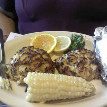 Double T Diner - Yummy Maryland Crab Cakes - Diners Near Me - Baltimore, Maryland