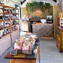 Yay Candy - Offering the finest sweets, chocolates, and confections made by local Hawaiian candy artisans and chocolate crafters.