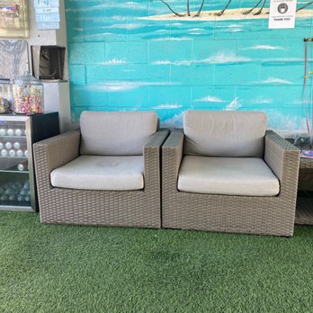 Jamboree Smog - Chairs in the waiting area - Smog Check Stations Near Me - Tustin, California Jamboree Smog - Chairs in the waiting area - Smog Check Stations Near Me - Tustin, California