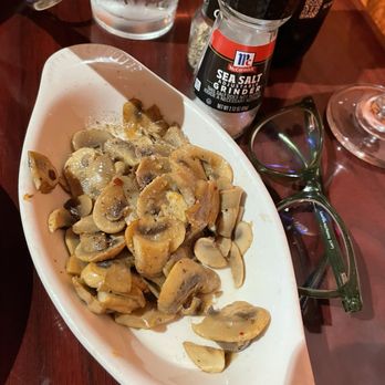 Isabella's - Mushrooms with garlic tapas - Tapas/Small Plates Near Me - Frederick, Maryland
