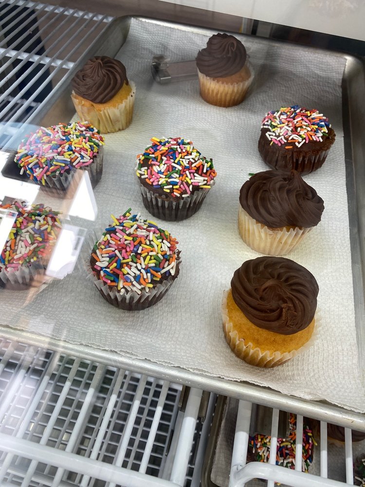 KING’S BAKERY Updated September 2024 10069 E Washington St