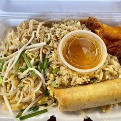 Wat Buddhametta Mahabaramee - Combo meal (eggroll, pad thai, fried rice)