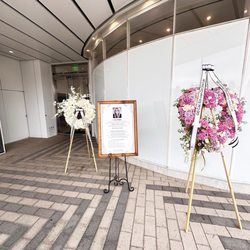Oc Beverly Flowers - Handcrafted sympathy flower delivery in Santa Ana, Irvine, Costa Mesa, Orange, Newport Beach, Huntington Beach, Anaheim, Tustin