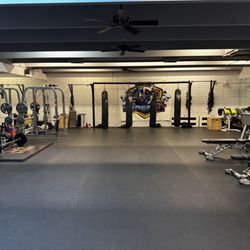 HyperFit - Clean nicely equipped full gym