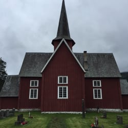 Bagn Kyrkje - Beautiful red church