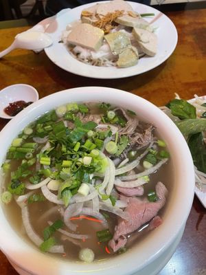 Pho & Cafe Anh Hong by null