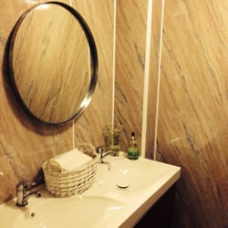 Ong Gie - The best toilet in a restaurant.  The cleanest that I have seen so far. Its all about attention to details here.