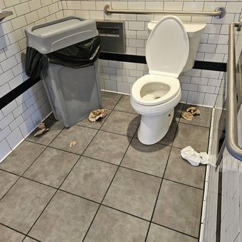 Blaze Pizza - Dirty men's restroom - Pizza Near Me - Hawthorne, California