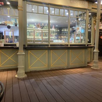 Ladurée Glendale - Desserts Near Me - Glendale, California