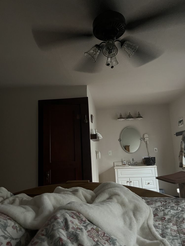 HOOTIE CREEK HOUSE BED & BREAKFAST 29 Photos & 14 Reviews 202 1st