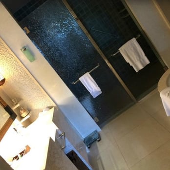 Shangri-La's Boracay Resort and Spa - Shangri La bathrooms are always top spec - Resorts Near Me - Malay, AKL