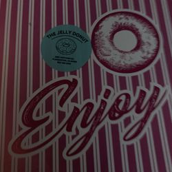 The Jelly Donut - The Jelly Donut shop box and what is inside that I ordered.