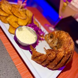 Isla Cafe - Fried Red Snapper and green plantains