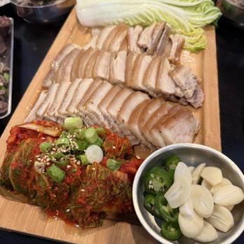 Moo Bong Ri Korean Restaurant - Pork Belly Wraps (보쌈) - Korean Near Me - Oakland, California Moo Bong Ri Korean Restaurant - Pork Belly Wraps (보쌈) - Korean Near Me - Oakland, California