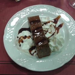 Adria - Flan de chocolate con nata