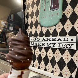 Woody's Drive-In - Dipped cone