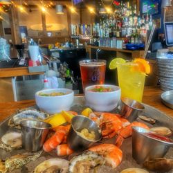 Shuckin' Shack Oyster Bar - Seafood plateau