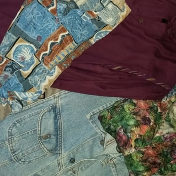 A Outra Face da Lua - Petits hauts 13€, chemise 14€ et veste 25€ ... ravie - Cafes Near Me - Lisbon, 11 A Outra Face da Lua - Petits hauts 13€, chemise 14€ et veste 25€ ... ravie - Cafes Near Me - Lisbon, 11