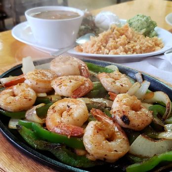 El Pitayo Mexican Kitchen - Shrimp fajitas, rice, charro beans and all the fixings. - Mexican Near Me - Jarrell, Texas El Pitayo Mexican Kitchen - Shrimp fajitas, rice, charro beans and all the fixings. - Mexican Near Me - Jarrell, Texas