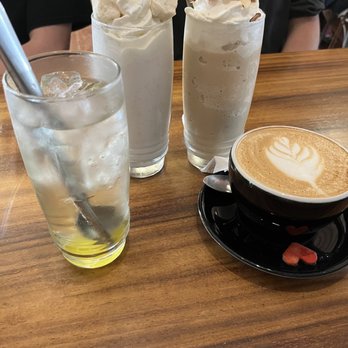 Cafferium - Coconut frappe, chai frappe, cafe latte, and an Italian soda - Coffee & Tea Near Me - Mazatlán, SIN Cafferium - Coconut frappe, chai frappe, cafe latte, and an Italian soda - Coffee & Tea Near Me - Mazatlán, SIN