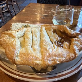 Nana's Irish Pub - Meat Steak & Guinness Pie - American Near Me - Newport, Oregon