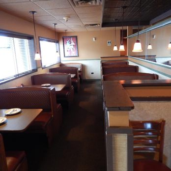 Edwardo's Natural Pizza Restaurant - Front seating section left of the door - Pizza Near Me - Munster, Indiana