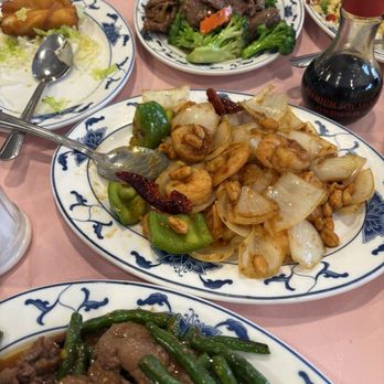 Town Sent Seafood Restaurant - Beef and broccoli and Kung Pao shrimp String beans sautéed with beef on the bottom left. - Seafood Near Me - Covina, California Town Sent Seafood Restaurant - Beef and broccoli and Kung Pao shrimp String beans sautéed with beef on the bottom left. - Seafood Near Me - Covina, California