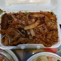 Dragon Village Restaurant - Beef with rice noodles