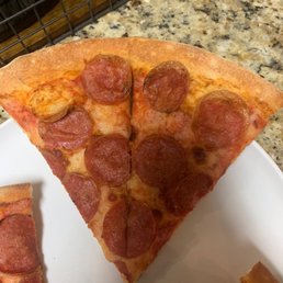 Alo mejor estoy equivocado pero la pizza lleva queso no? Ayúdenme a encontrarlo Alo mejor estoy equivocado pero la pizza lleva queso no? Ayúdenme a encontrarlo