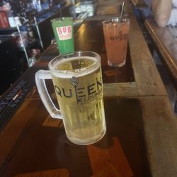 Queen Lounge