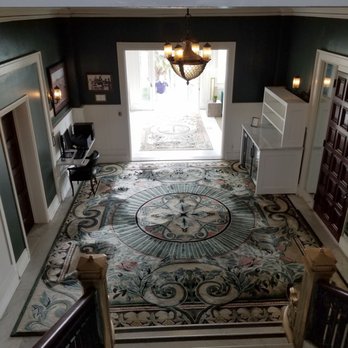 Glorietta Bay Inn - Lobby staircase - Hotels Near Me - Coronado, California