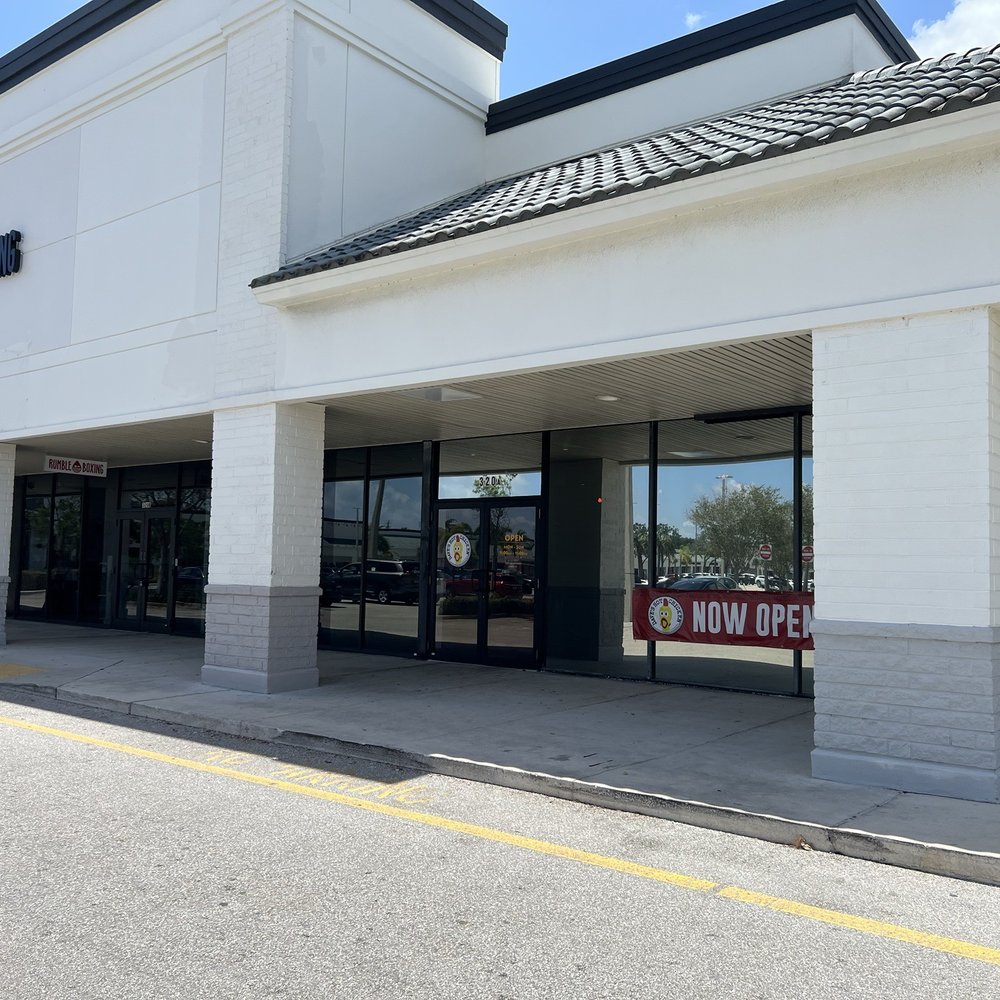Dave's Hot Chicken - Outside - Chicken Shop Near Me - Boynton Beach, Florida