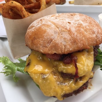 Burger Lounge - Burgers Near Me - Del Mar, California