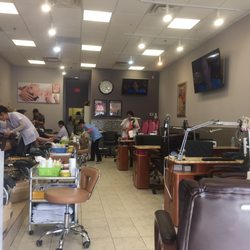 T & P Nails - Interior.