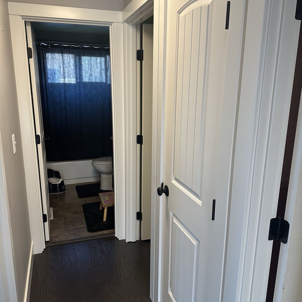 Vanhousing Painters - Hallway trim work - Painters Near Me Vanhousing Painters - Hallway trim work - Painters Near Me