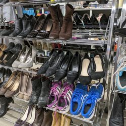 LOSECA Thrift Store - Many shoes of decent quality