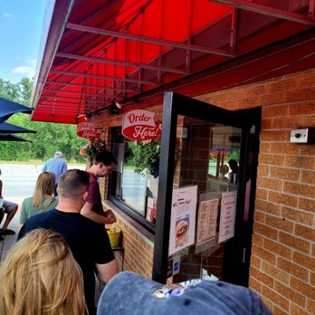 Paradise Pup - Ordering  window - Fast Food Near Me - Des Plaines, Illinois