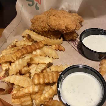 Chili's - Crispy Chicken Crispers Combo - American Near Me - Niagara Falls, New York