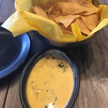Lookout Tavern - Cocktail Bars Near Me - Phoenix, Arizona