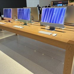 Apple Alderwood - Desktops and each their respective keyboard and mouse, Friday 16 January 2026.