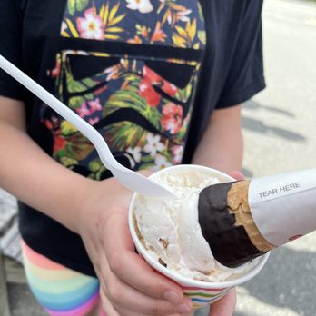 Ice Cream Smuggler - ice cream - Ice Cream & Frozen Yogurt Near Me - South Dennis, Massachusetts
