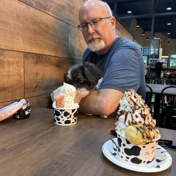 The Yard Milkshake Bar - Dining area with bud - Ice Cream & Frozen Yogurt Near Me - Goodyear, Arizona