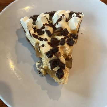 The Lakeview Restaurant - Turtle Pie - Southern Near Me - Waynesboro, Georgia