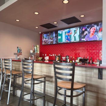 Josie's Pizza & Wings - Main bar/ counter area - Chicken Wings Near Me - Windermere, Florida