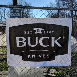 Country Hardware & Rental - Buck Knives