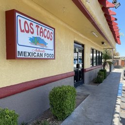 Inviting entrance at Los Tacos (Bakersfield, California) Inviting entrance at Los Tacos (Bakersfield, California)